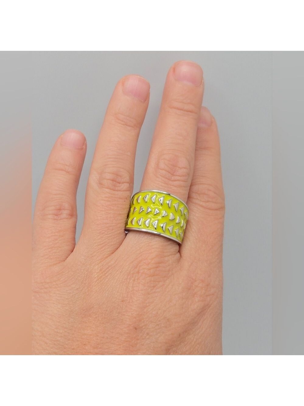 Lia Sophia "Fast Forward" Silver Ring with Yellow Green Enamel Size 7 - Picture 4 of 6